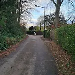 à La Campagne Proche De Toutes Commodités. *
