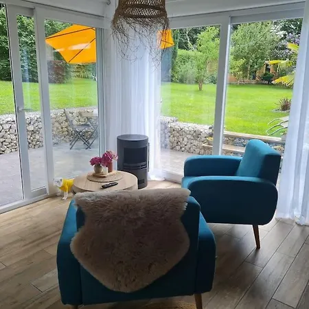 A La Campagne Proche De Toutes Commodites.